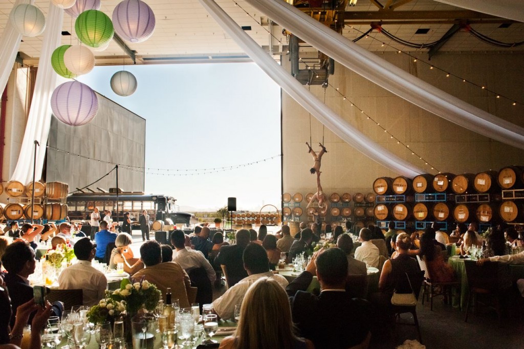 Aerialists perform at a wedding at Rock Wall. Image courtesy of Rock Wall Wine Co.